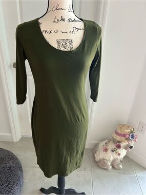 Vibe Olive Scoop-Neck Midi Dress